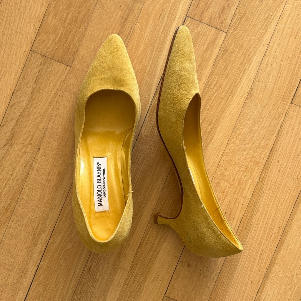 VINTAGE Manolo Blahnik Yellow Suede Pointed Kitten Heels